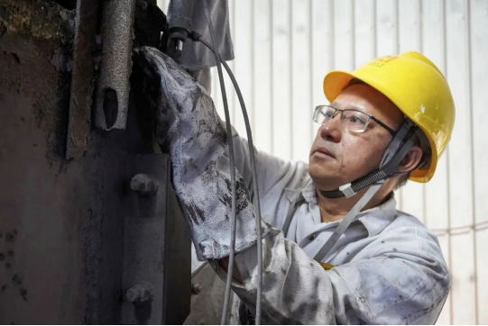 海南矿业员工陈用利:喜报 | 海南矿业员工陈用利被授予“海南省劳动模范称号”